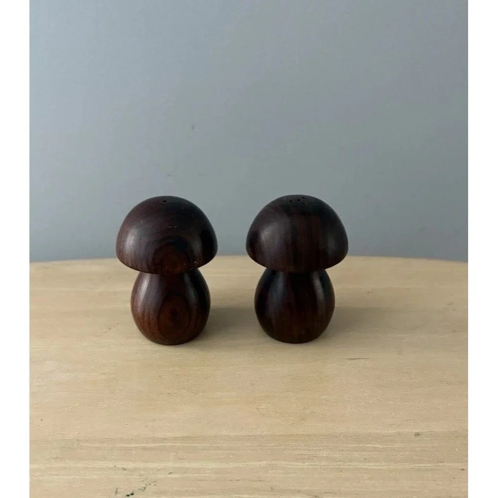 Vintage Carved Walnut Wood Mushroom Salt and Pepper Shakers Decor Garden **